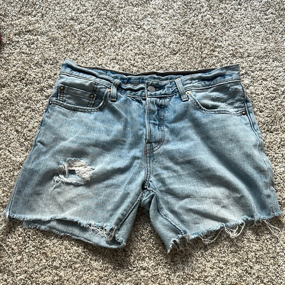 Vintage 501 Levi denim shorts sz 28